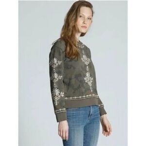 Driftwood Teddy Embroidered Camo Pullover Sweatshirt Womens Sz L NWT